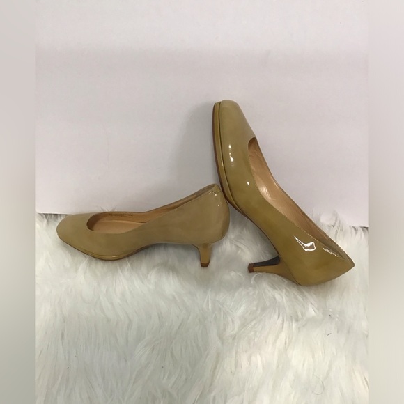 NWT Cole Haan Women’s Nude Patent Leather Slip On Casual Heels Size 6.5aa - Picture 1 of 16